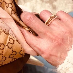 Stretch rings w silk scarf